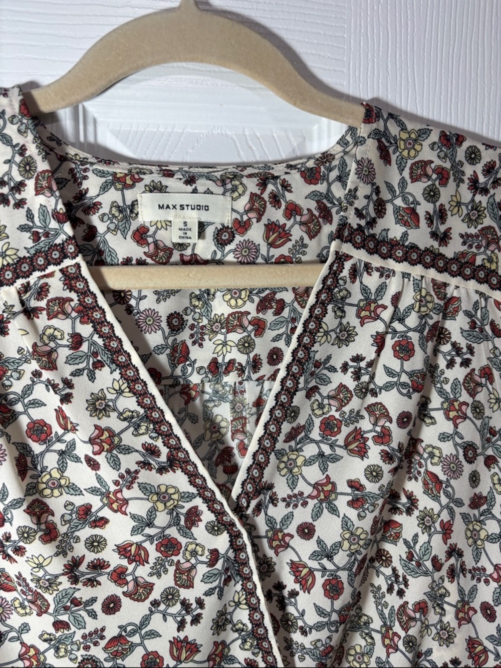 Max Studio Cream Floral V-Neck Wrap Blouse with Brown Trim - Picture 4 of 5
